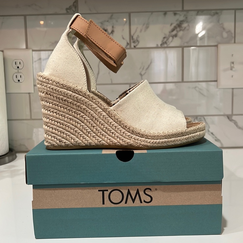 Toms Marisol Wedge LIKE NEW! Fits like 8.5